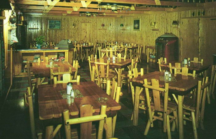 Suttons Wagon Wheel - Interior View